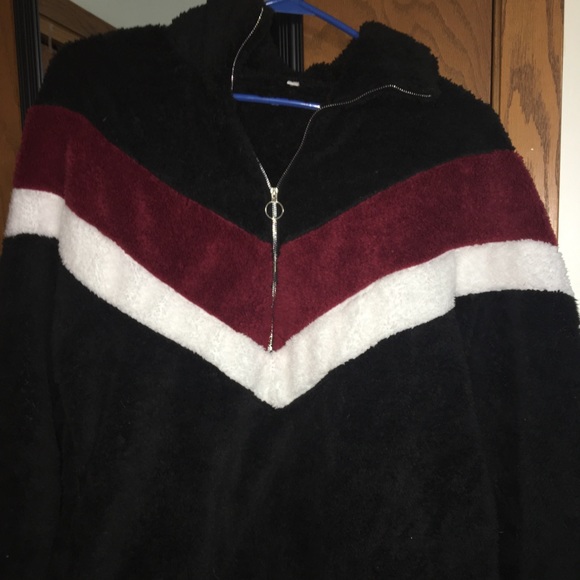 black red and white chevron 1/4 zip sweatshirt - Picture 1 of 3